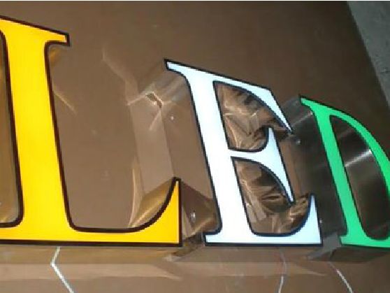 织金介绍LED招牌的基础知识。